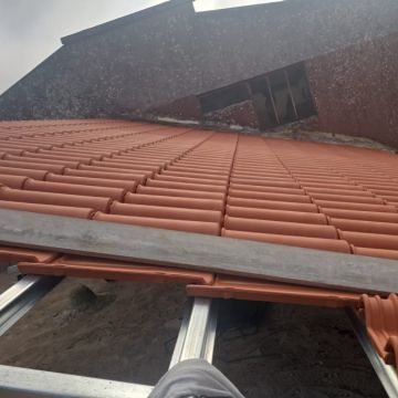 Volutas e arestas unipessoal lda - Rio Maior - Limpieza de persianas