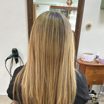 Cristina - Chaves - Hairdressers and Makeup Artists