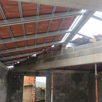 Volutas e arestas unipessoal lda - Rio Maior - Limpieza de tejados
