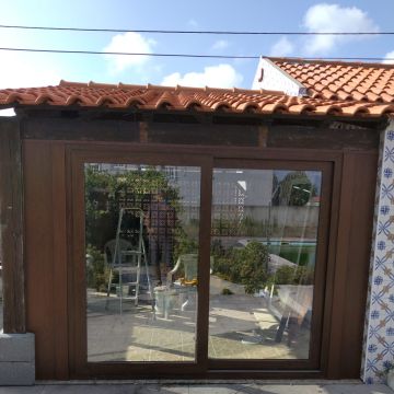 Levelcaixilharia - Águeda - Reparação de Porta