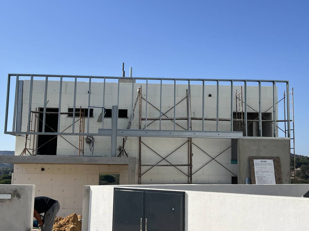 Lima Steel - Setúbal - Roof Cleaning