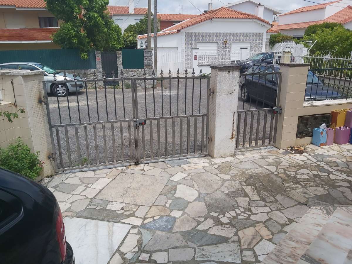 Elmo Souza Santos - Cascais - Car Keys and Commands
