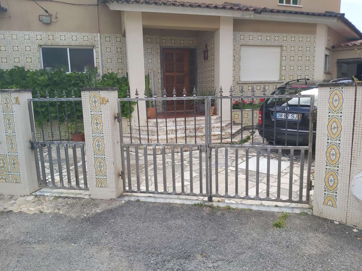 Elmo Souza Santos - Cascais - Garage Door Installation or Replacement