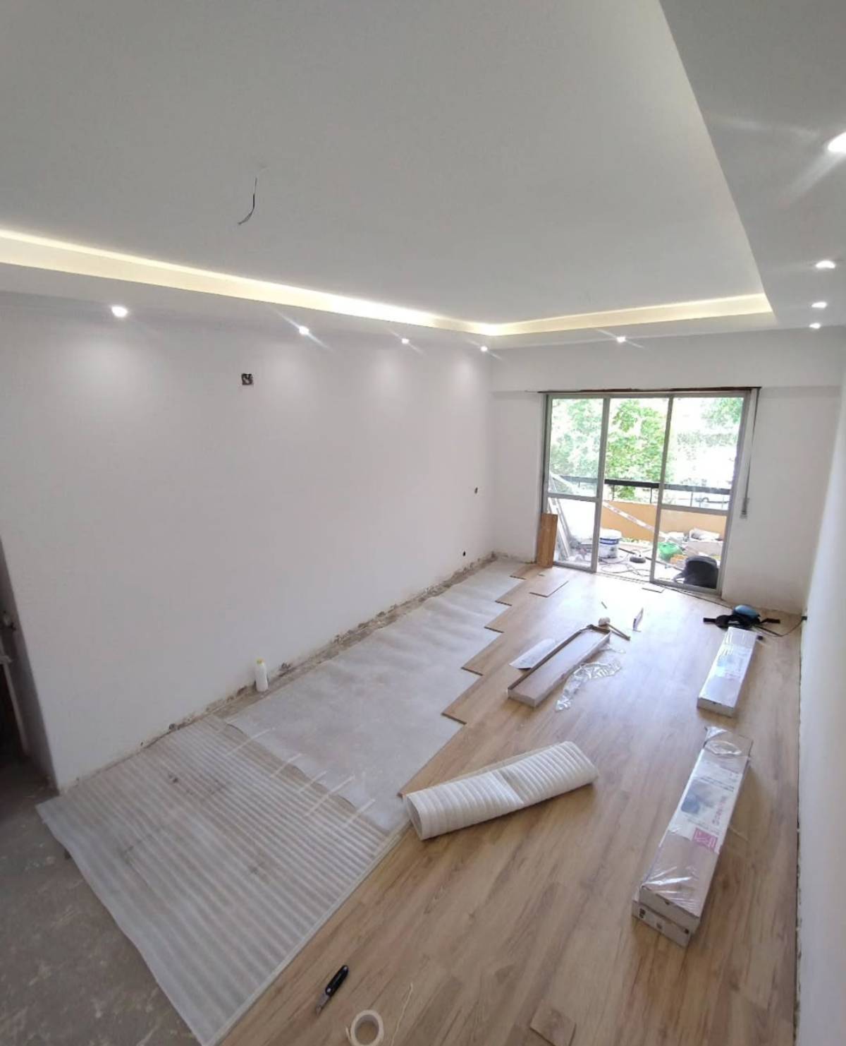 KELVYN ALENCAR PINTURA RESIDENCIAL E OUTROS - Entroncamento - Instalação de Pavimento em Betão