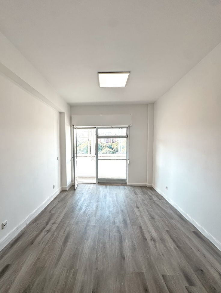 KELVYN ALENCAR PINTURA RESIDENCIAL E OUTROS - Entroncamento - Instalação, Reparação ou Remoção de Revestimento de Parede