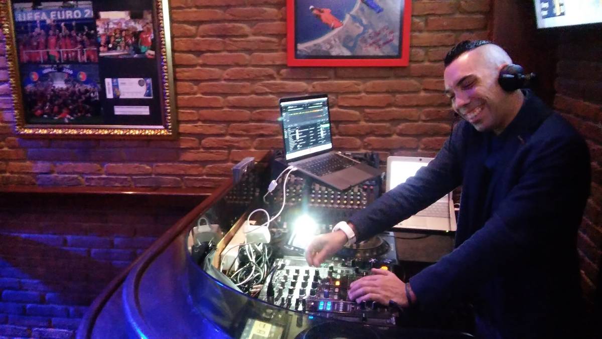 Músico & DJ John Vox - Gondomar - DJ para Festas e Eventos