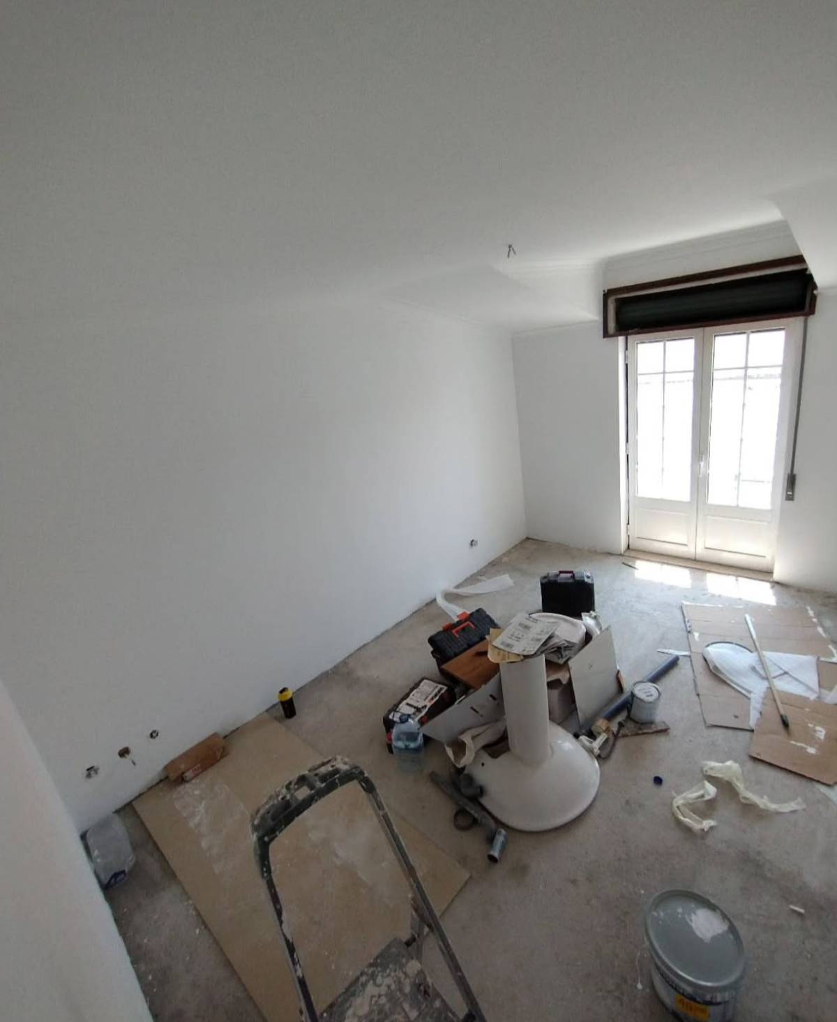 KELVYN ALENCAR PINTURA RESIDENCIAL E OUTROS - Entroncamento - Reparação ou Substituição de Pavimento em Madeira