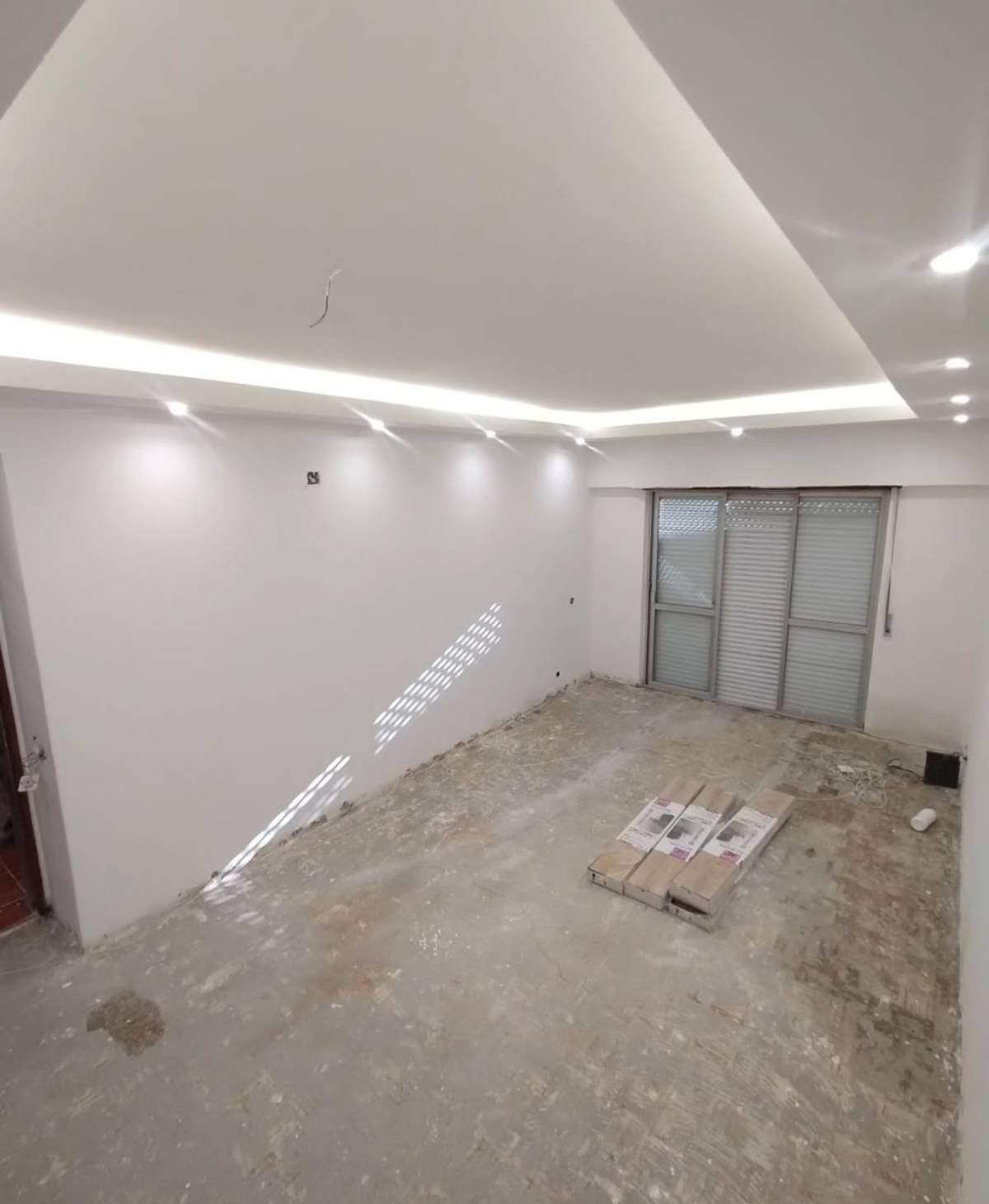 KELVYN ALENCAR PINTURA RESIDENCIAL E OUTROS - Entroncamento - Instalação de Pavimento em Madeira