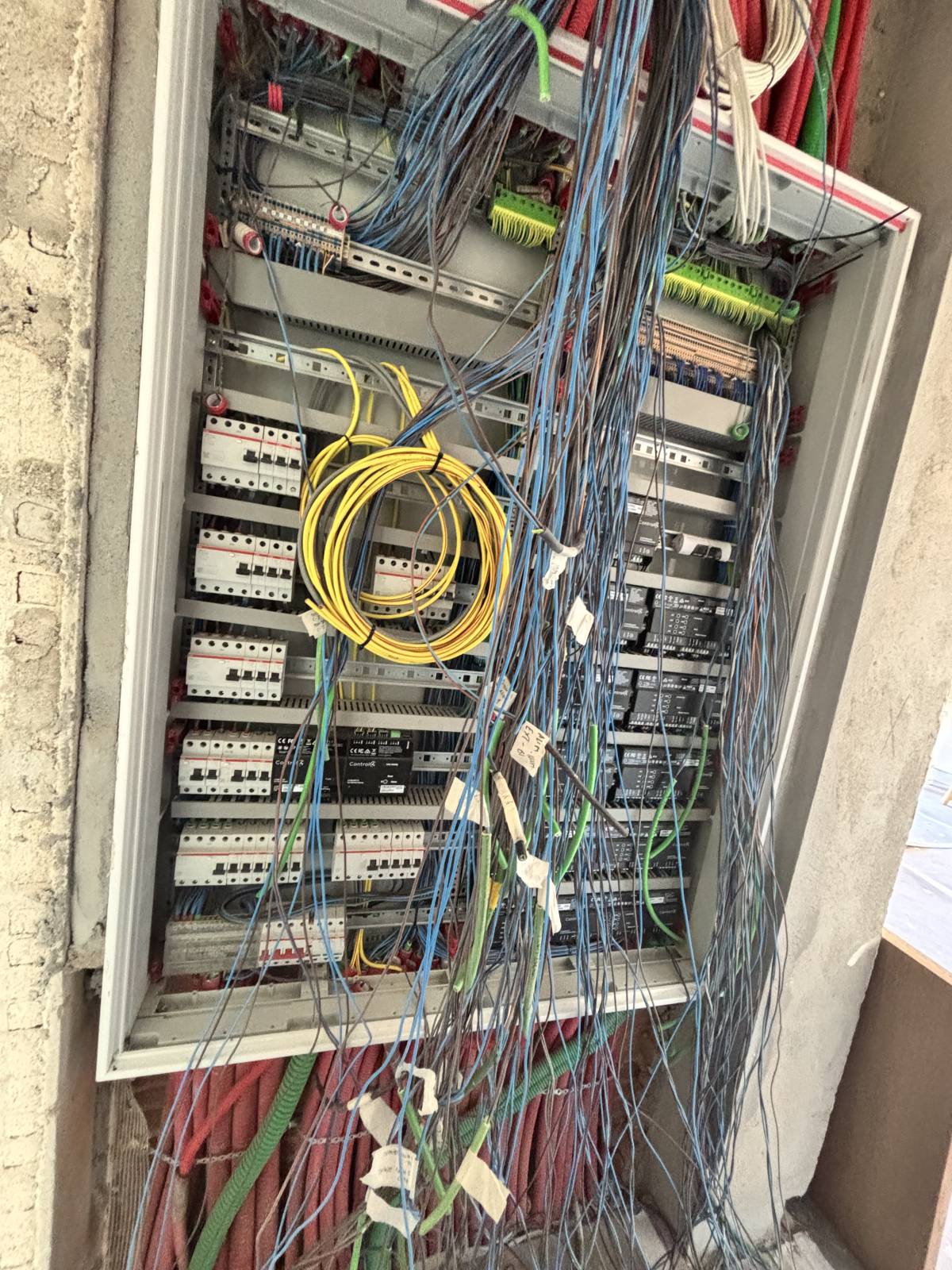 Eletricista Residencial - Setúbal - Pintura de Pátio ou Alpendre