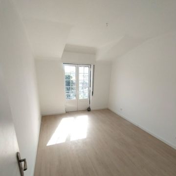 KELVYN ALENCAR PINTURA RESIDENCIAL E OUTROS - Entroncamento - Reparação ou Substituição de Pavimento Vinílico ou Linóleo