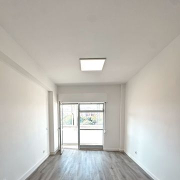 KELVYN ALENCAR PINTURA RESIDENCIAL E OUTROS - Entroncamento - Instalação, Reparação ou Remoção de Revestimento de Parede