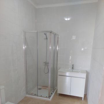 Santos remodelação - Faro - Sink and Faucet Installation