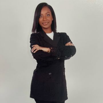 Jessica Gonçalves Viana - Moita - Limpeza de Propriedade