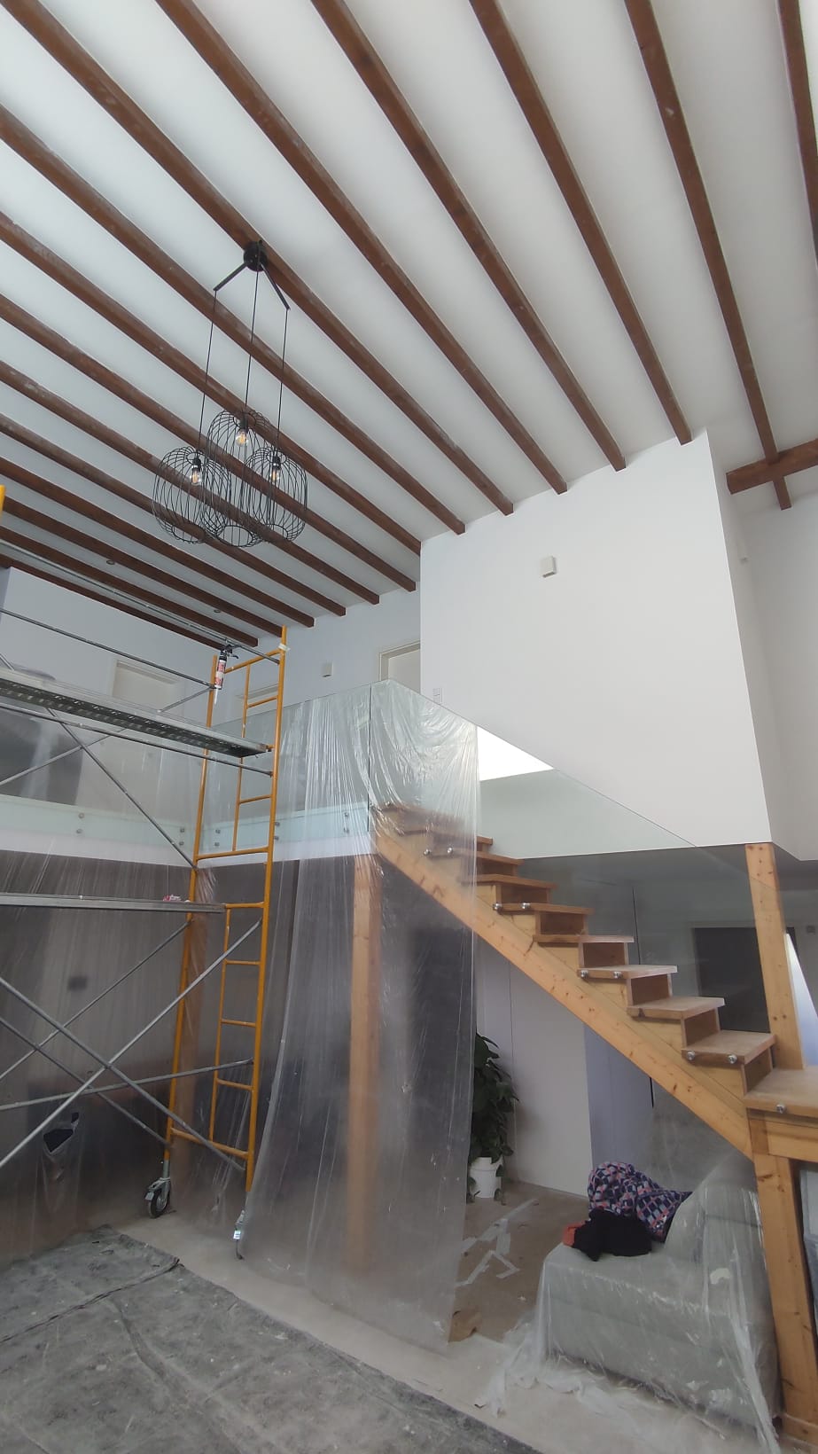 Rodrigues Remodelações - Cinfães - Trockenbau reparieren und Oberflächenstruktur geben