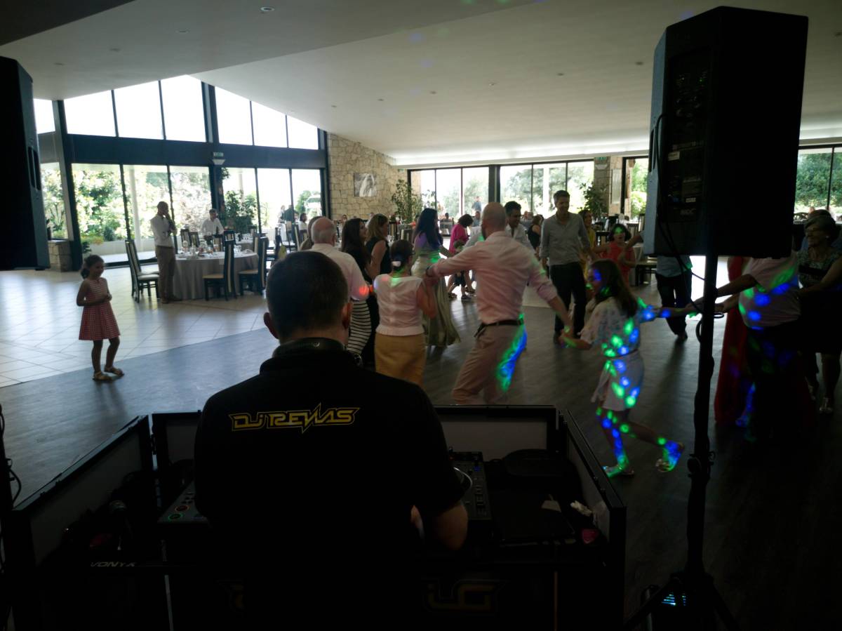 DJ Renas - Renas Party Groove - Anadia - DJ