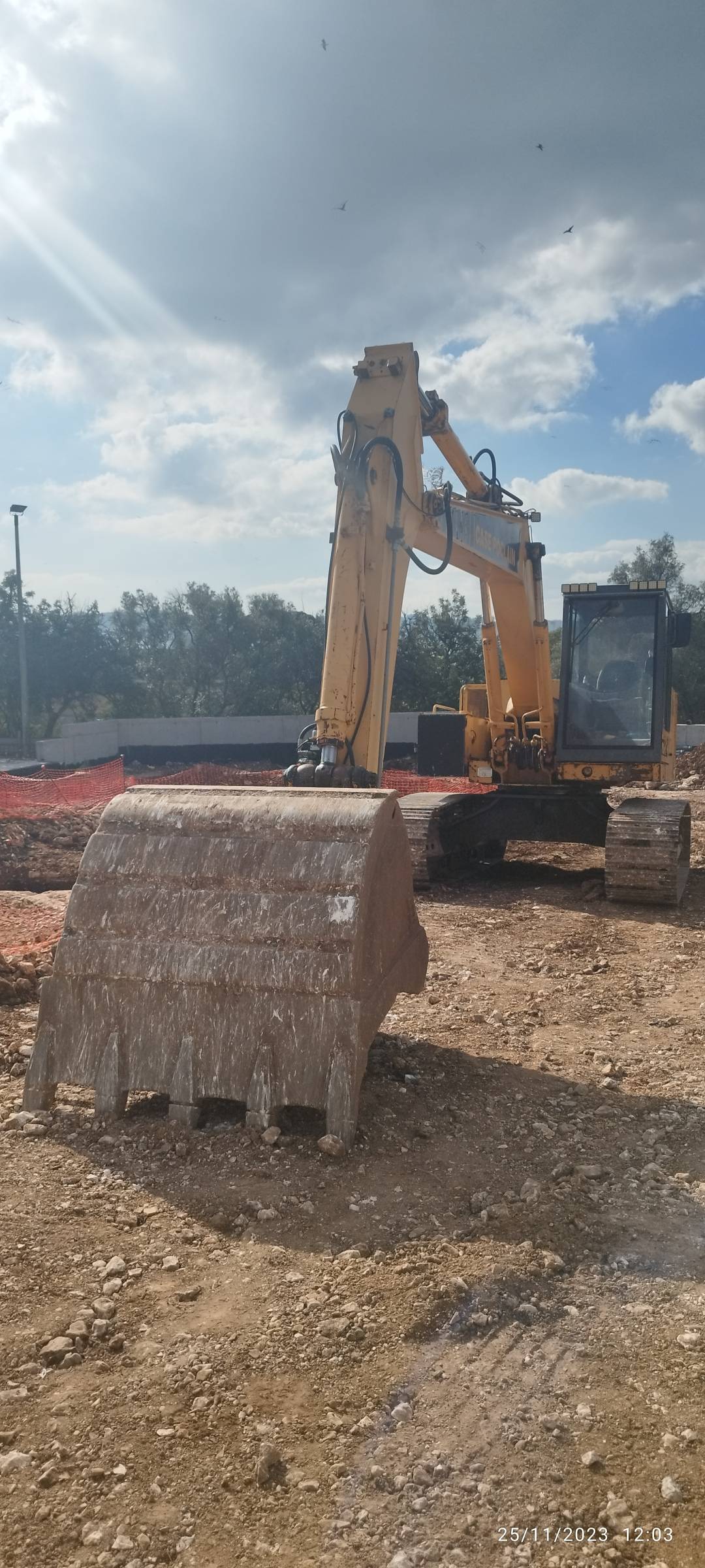 Hmax escavação e movimentação de terras - Lisboa - Backhoe Services
