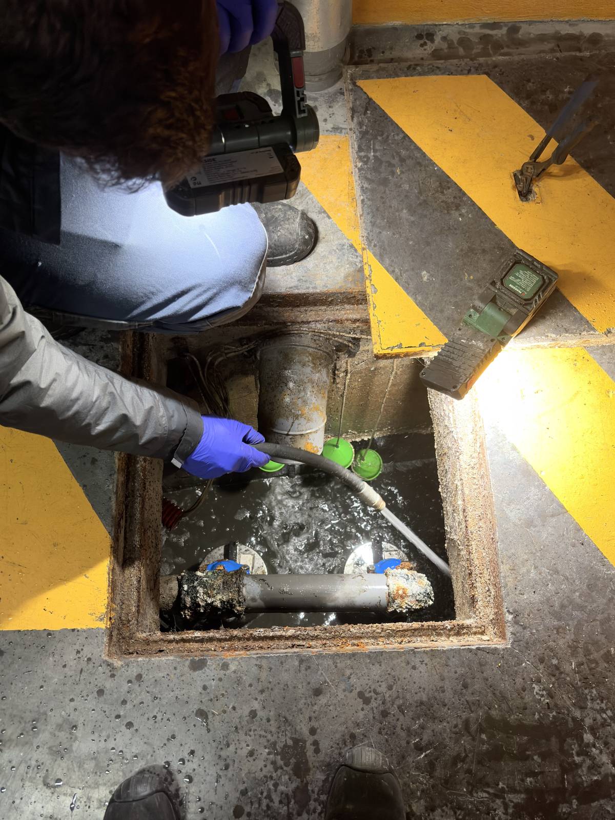 Flash Esgotos Desentupimentos - Porto - Mantenimiento y limpieza de canaletas