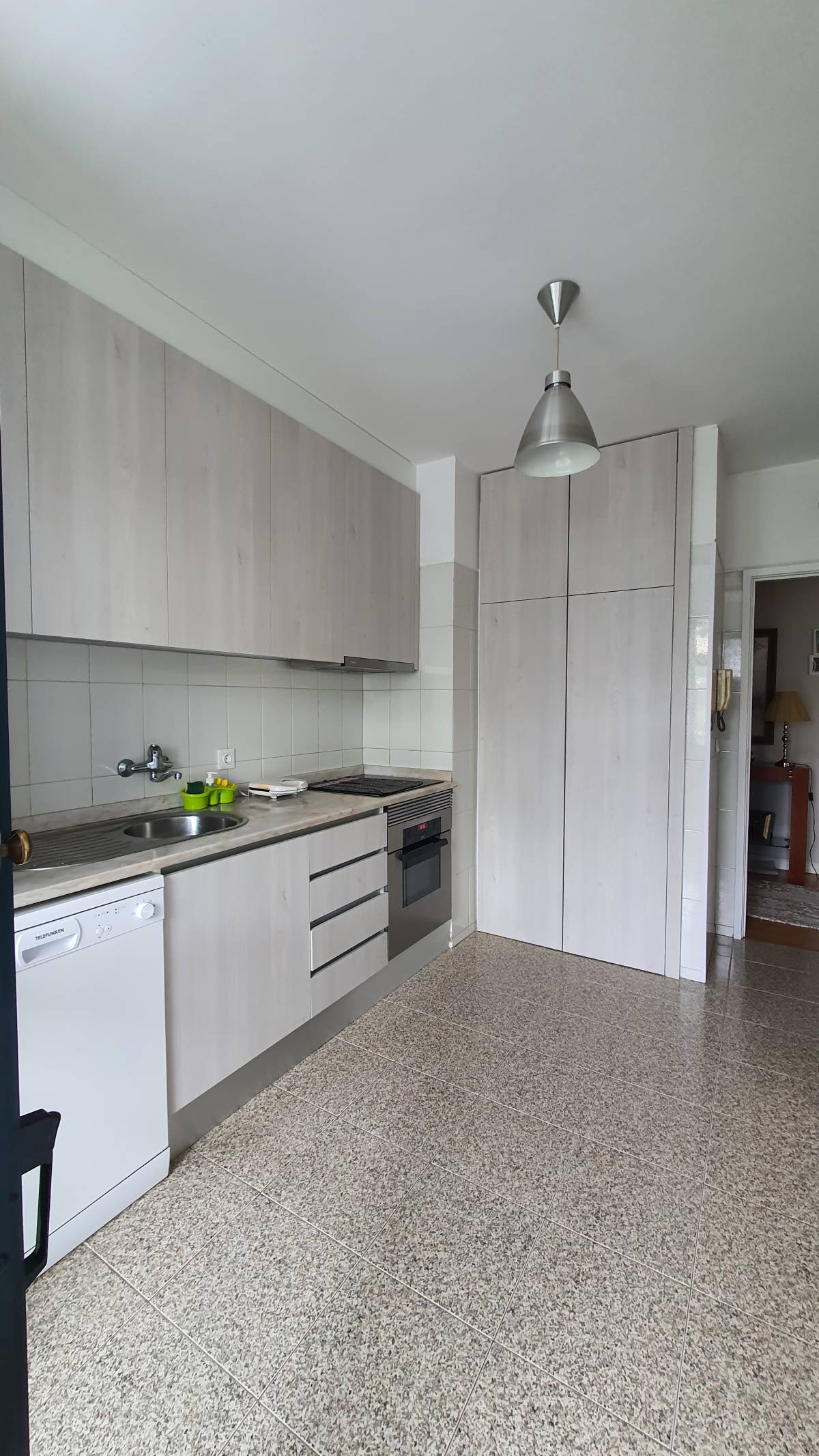 Goncalves leite - Matosinhos - Bed Frame Assembly