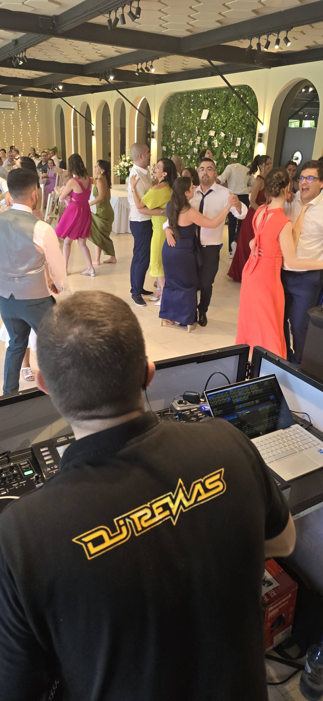 DJ Renas - Renas Party Groove - Anadia - DJ