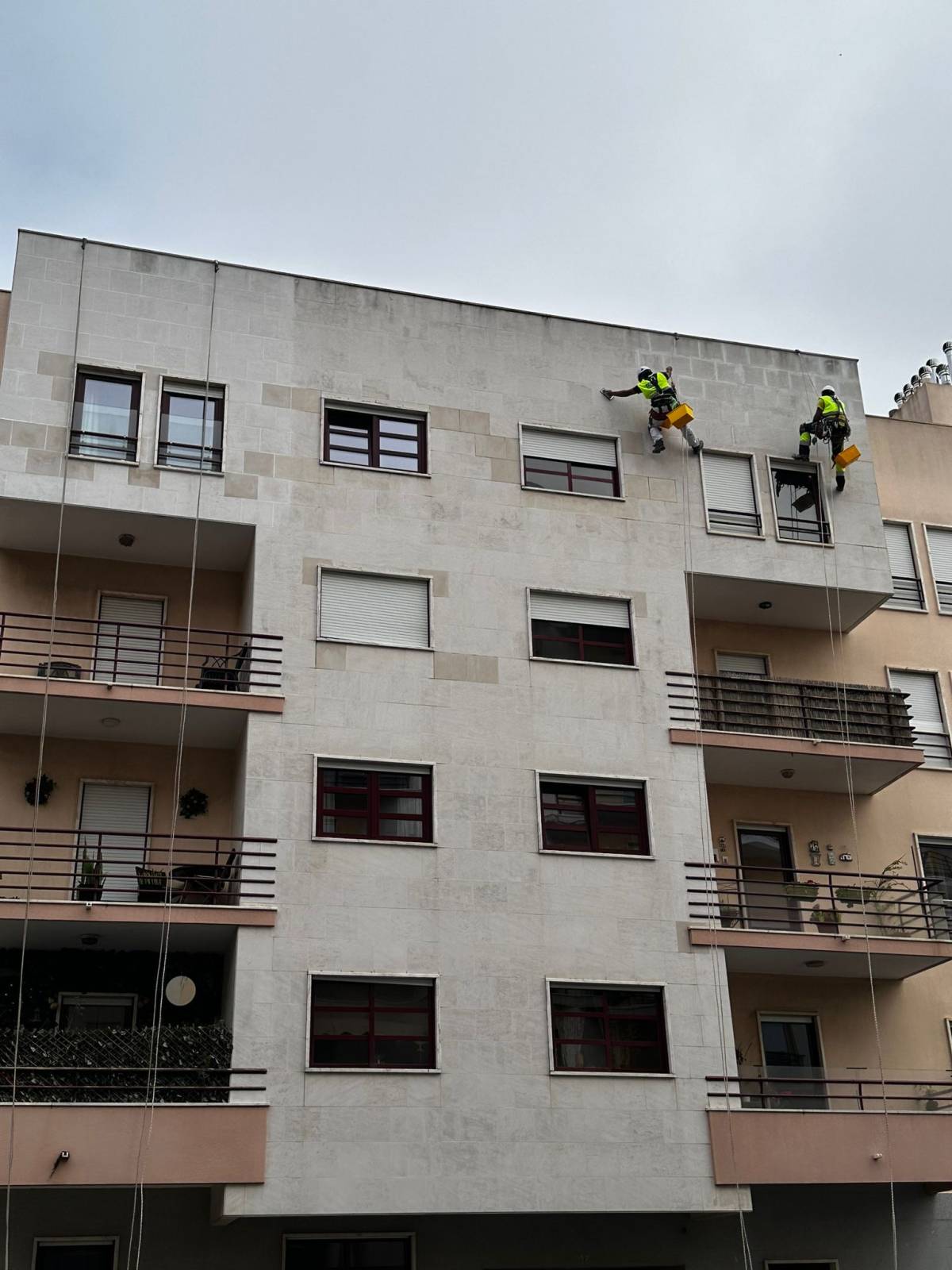 GONDAL BATIMENT RENOVATION - Lisboa - Limpieza de cortinas