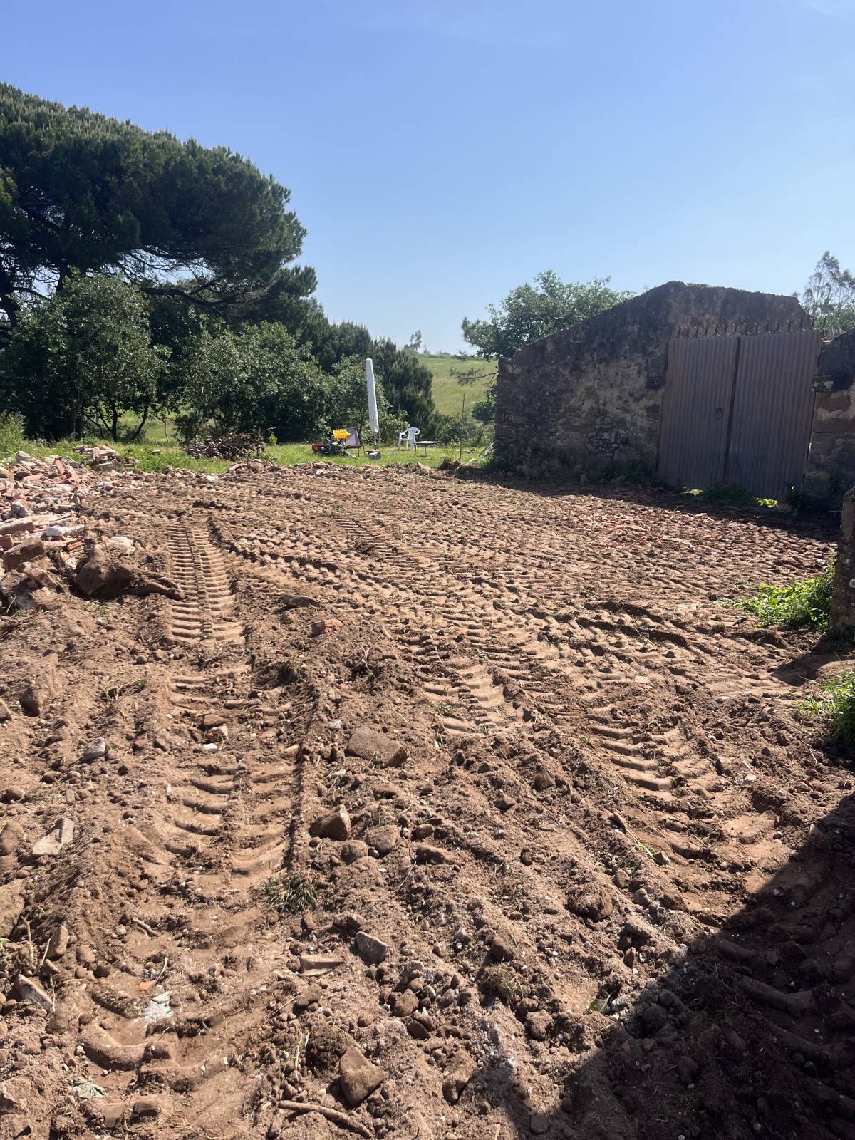 Pêgo’s Escava - Óbidos - Aluguer de Equipamento Agrícola