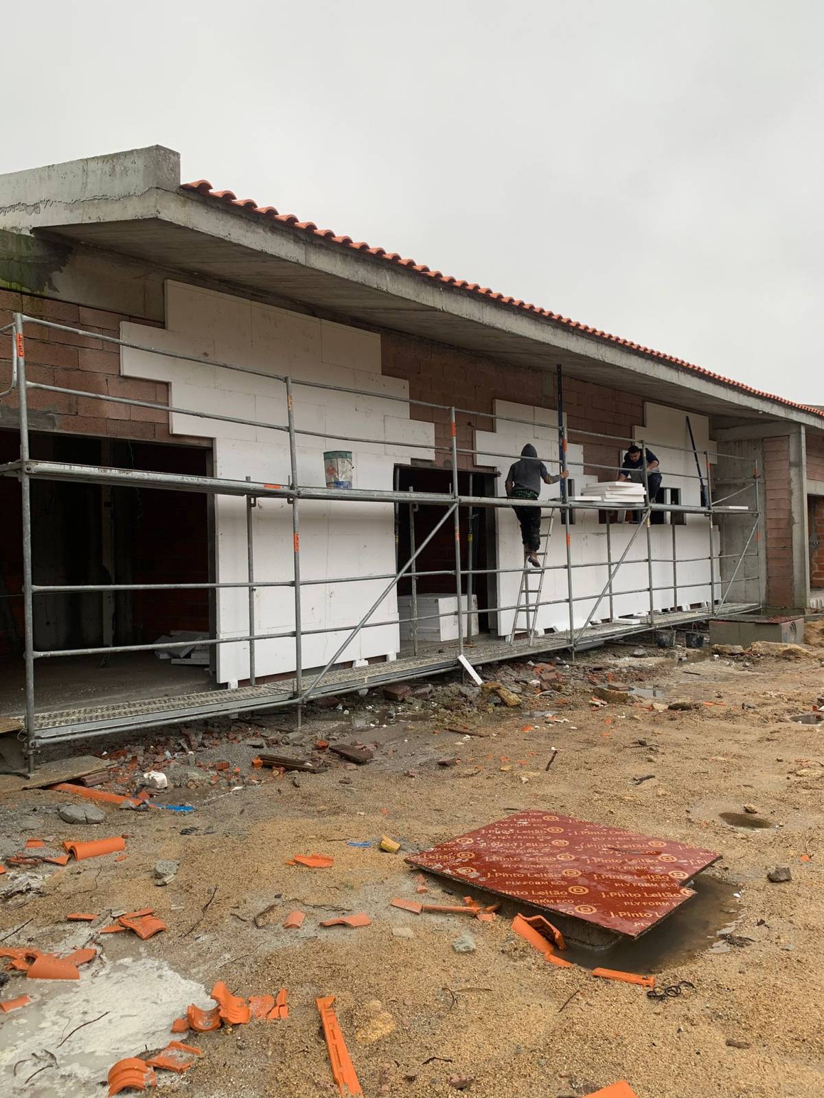 Impermeabilização e capoto - Penafiel - Siding Installation, Repair, or Removal