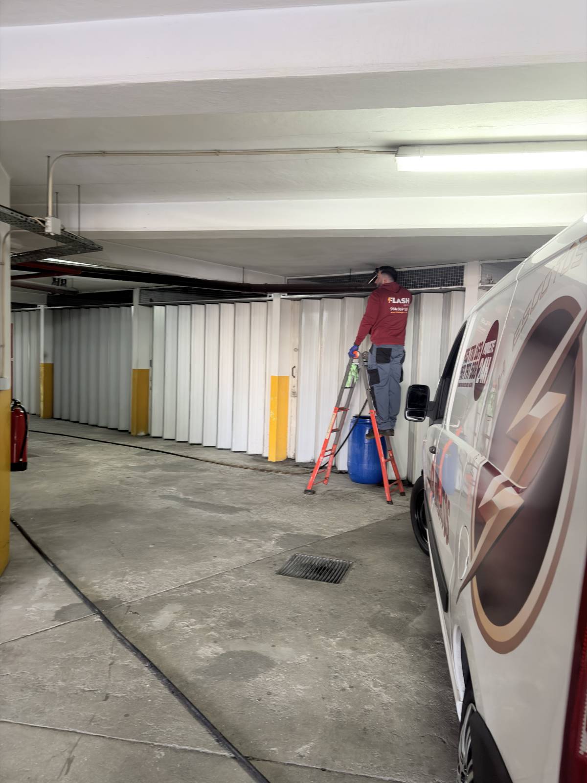 Flash Esgotos Desentupimentos - Porto - Mantenimiento o reparación de fontanería exterior