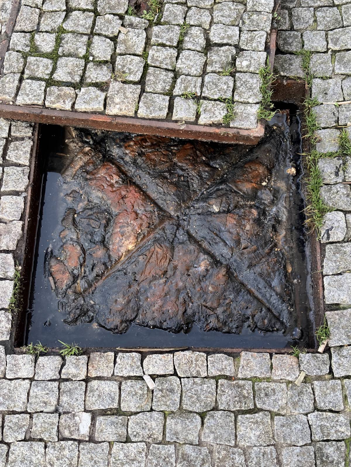 Flash Esgotos Desentupimentos - Porto - Instalación o reemplazo de bombas de desagüe