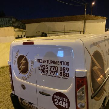 Flash Esgotos Desentupimentos - Porto - Limpieza