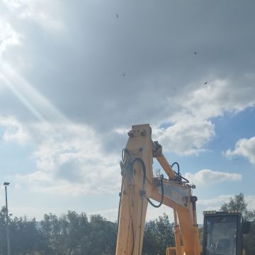 Hmax escavação e movimentação de terras - Lisboa - Backhoe Services