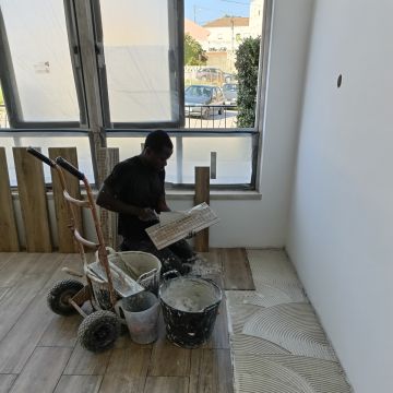Luís Pladur - Vila Franca de Xira - Pose de carrelage