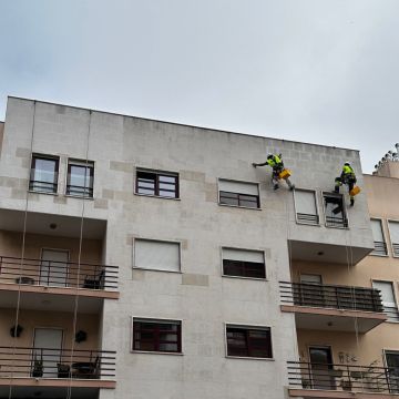 GONDAL BATIMENT RENOVATION - Lisboa - Limpieza de cortinas