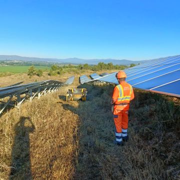 MANUTENÇÃO DE PARQUES FOTOVOLTAICOS - Covilhã - Dachreinigung