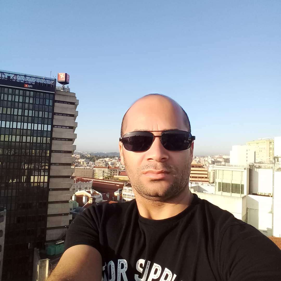 Alessandro Santos. Serviços de Mudanças e Recolhas - Vila Franca de Xira - Entregas e Serviços de Estafetas