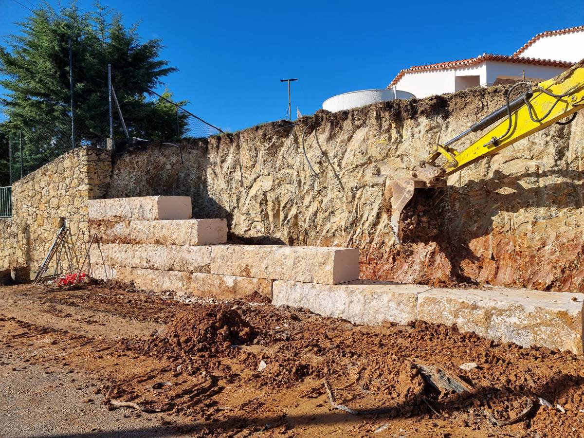 EHN CIVIL ENGENHARIA E CONSTRUCÃO UNIPESSOAL LDA - Tomar - Servicios de demolición