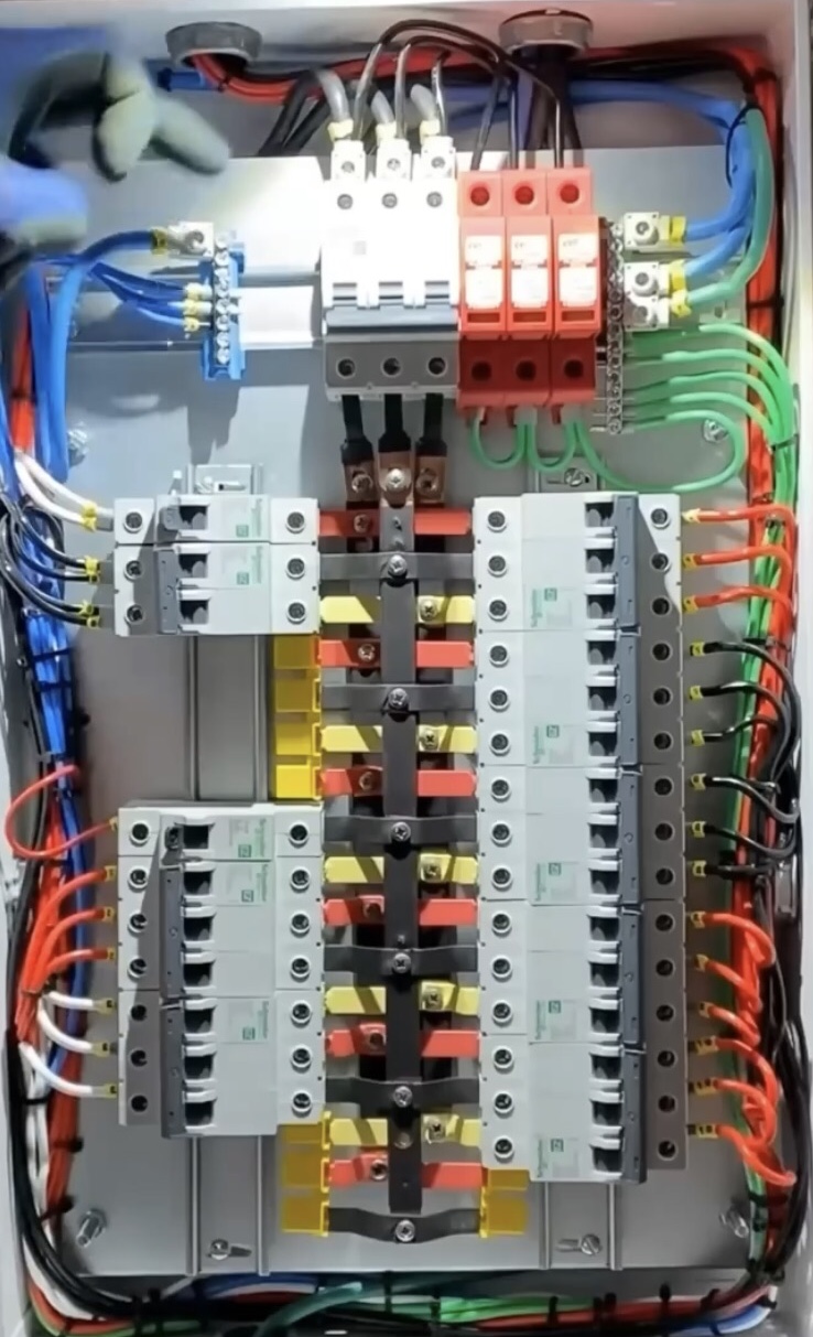 Eletricista Industrial,Predial, Residêncial - Faro - Instalação de Lâmpada