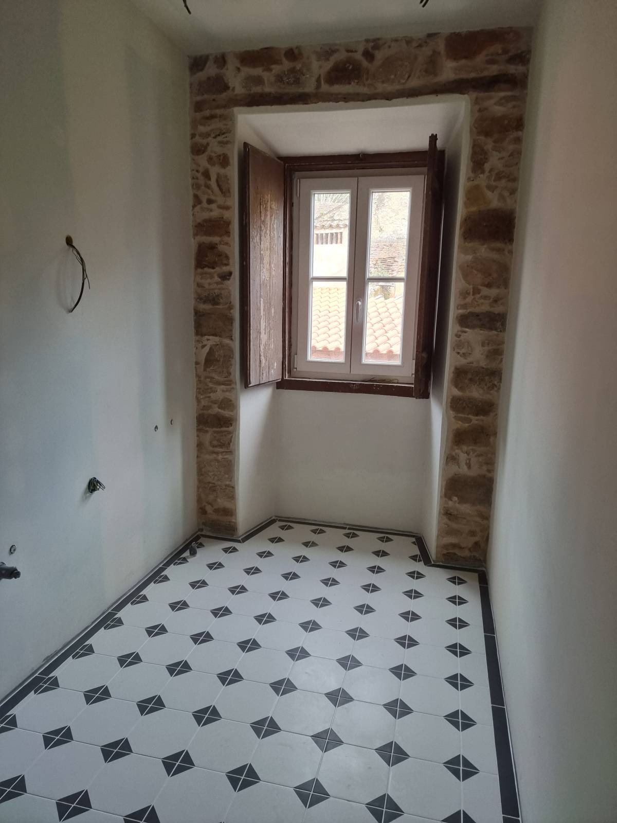 EHN CIVIL ENGENHARIA E CONSTRUCÃO UNIPESSOAL LDA - Tomar - Adición de pared interior