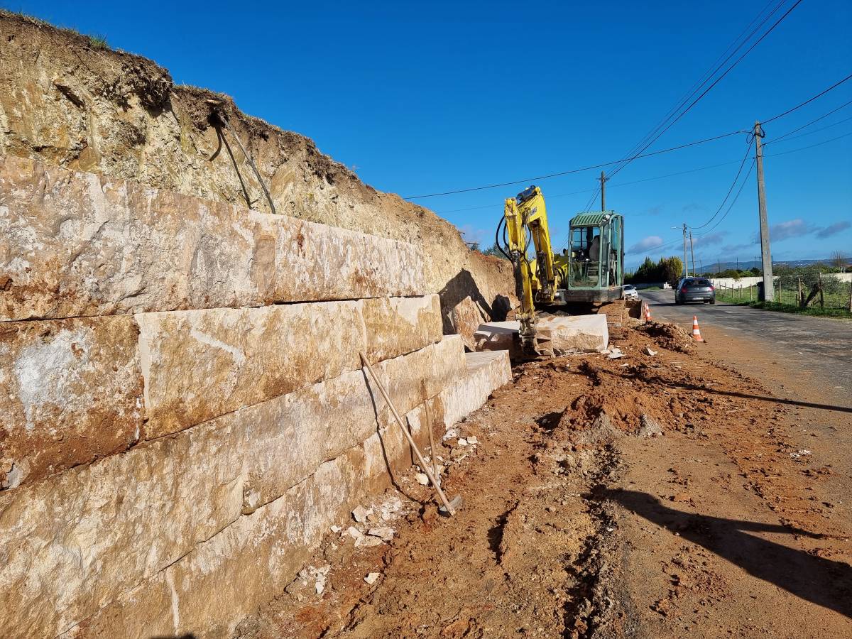 EHN CIVIL ENGENHARIA E CONSTRUCÃO UNIPESSOAL LDA - Tomar - Adición de pared interior