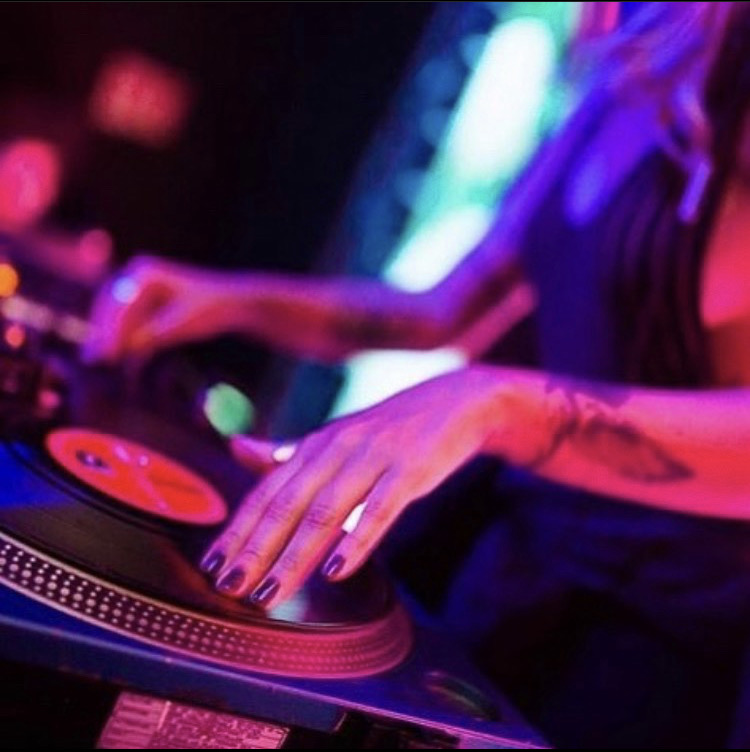 DJ Cris Fernandes - Vila Nova de Gaia - DJ para Festas e Eventos