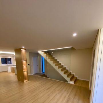 Ayron - Maia - Kitchen Tiling