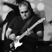 Thiago Menolli - Barreiro - Aulas de Guitarra Online