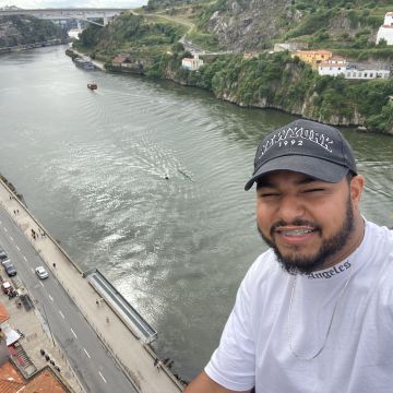 Stephano Macedo - Lisboa - Crocheting