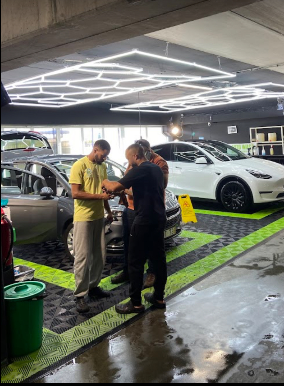 Autowash continente de lourel - Sintra - Limpeza de Espaço Comercial