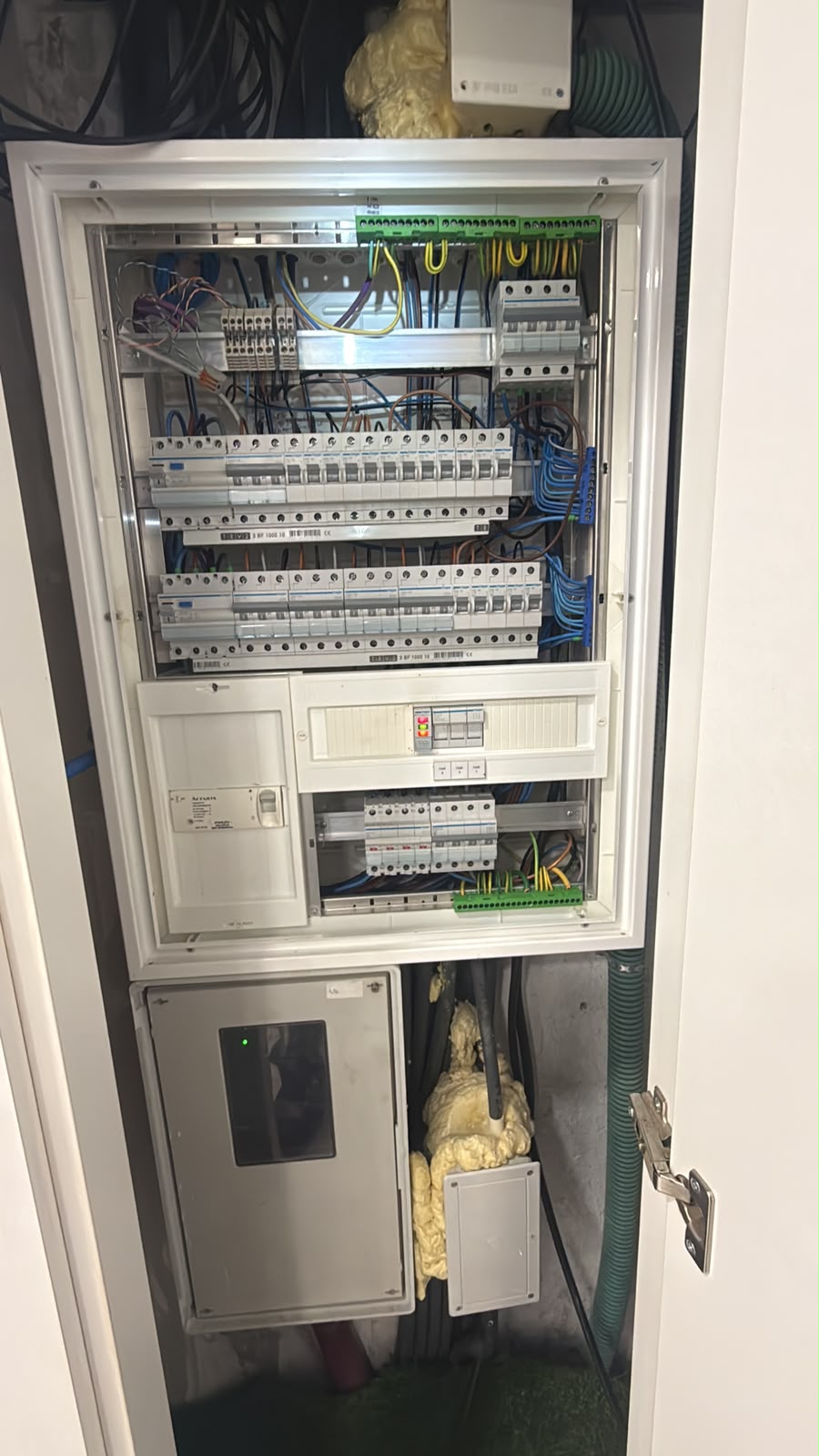 Mmr soluções elétrica - Póvoa de Varzim - Instalação de Interruptores e Tomadas