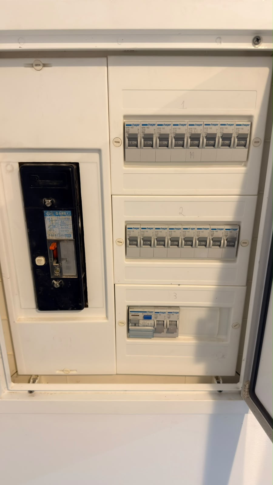 Mmr soluções elétrica - Póvoa de Varzim - Reparação ou Ajuste de Alarme