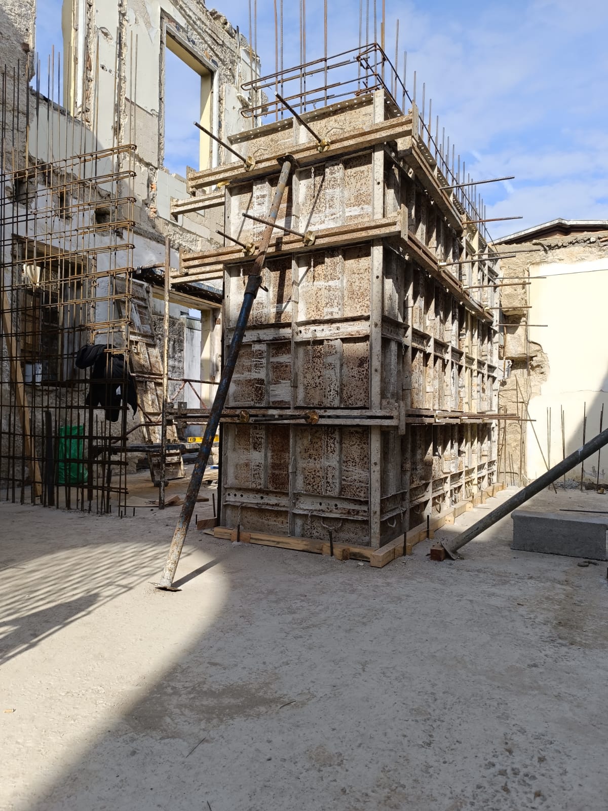 Prisma Disruptivo - Porto - Construção de Parede Interior