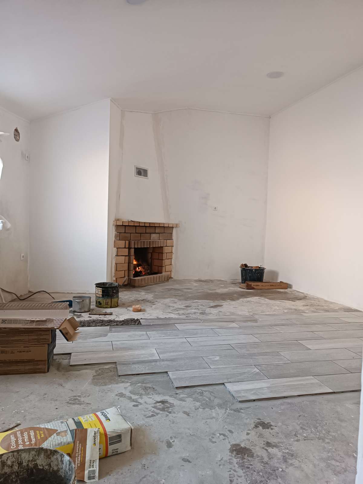 VHOUSE CONSTRUÇÃO CIVIL - São Pedro do Sul - Floor Tiling