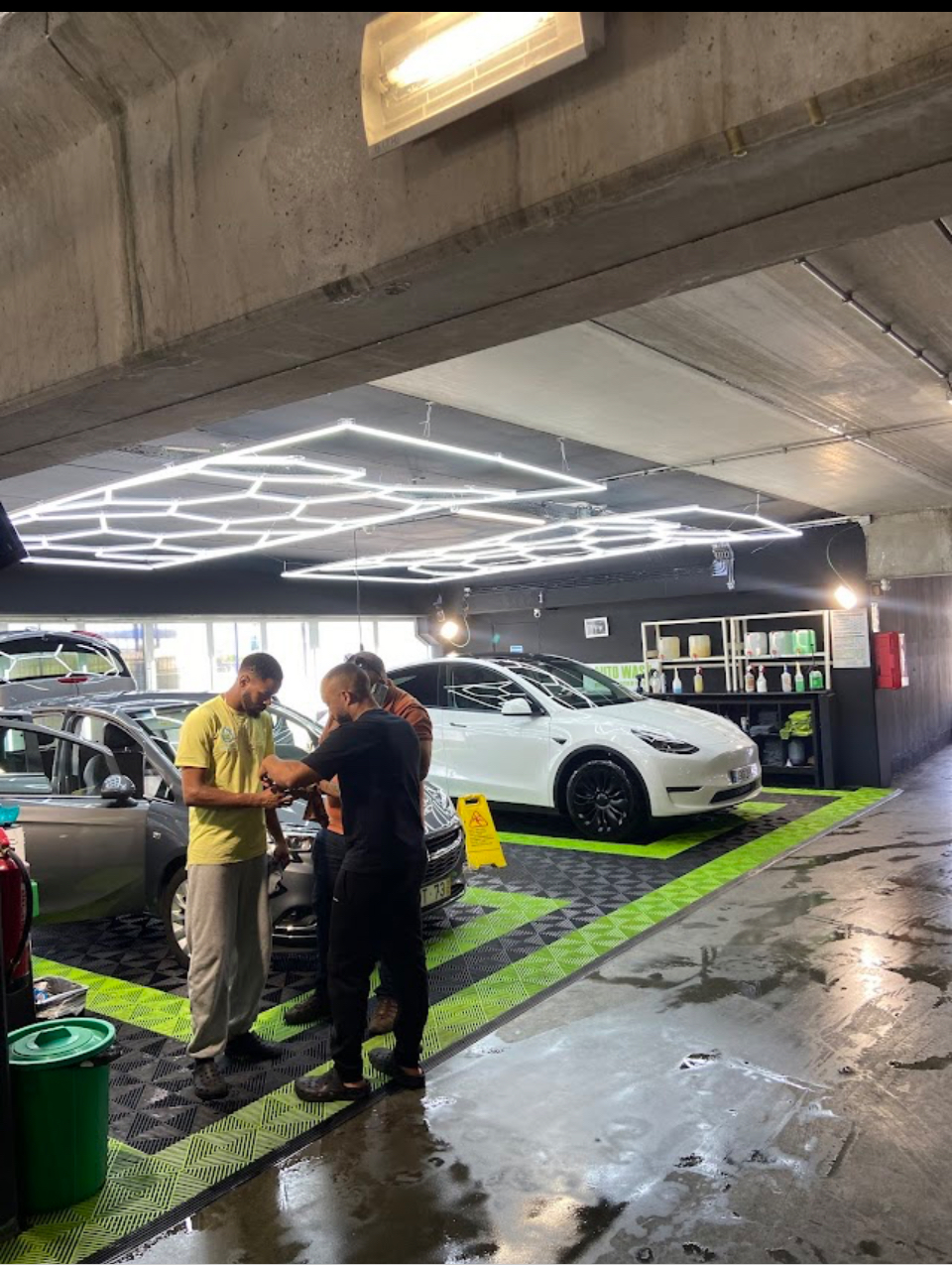 Autowash continente de lourel - Sintra - Limpeza a Fundo