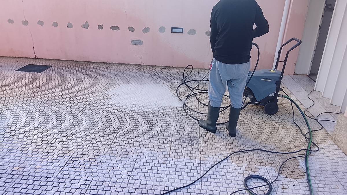 Jorge - Esposende - Window Blinds Cleaning