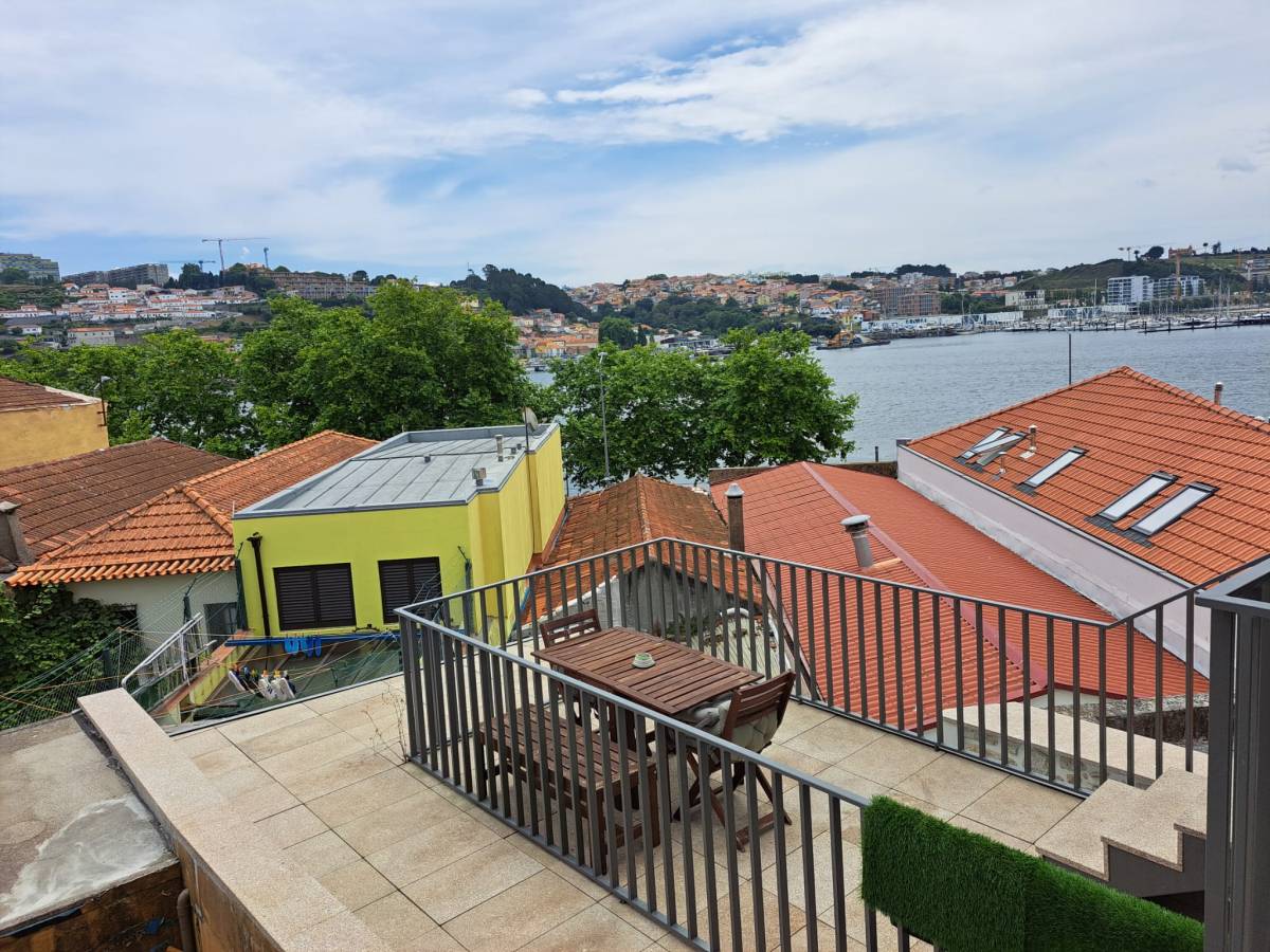 Prisma Disruptivo - Porto - Reparação e Texturização de Paredes de Pladur